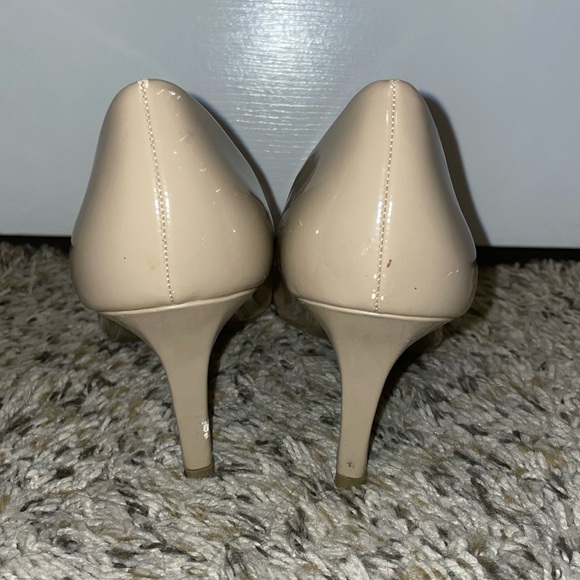 Tan patent leather heels size 9 1/2 from Predictions - Picture 5 of 13
